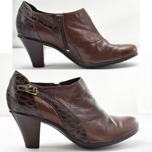 Clarks Bendables Brown Leather Booties Embossed Croc Side Zip - Women's Size 9.5